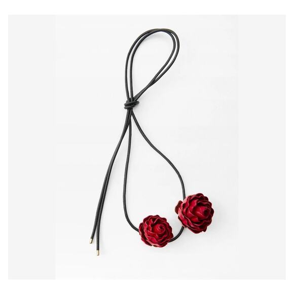 NWT- Zara THIN LEATHER NECKLACE WITH ROSES - Picture 3 of 4